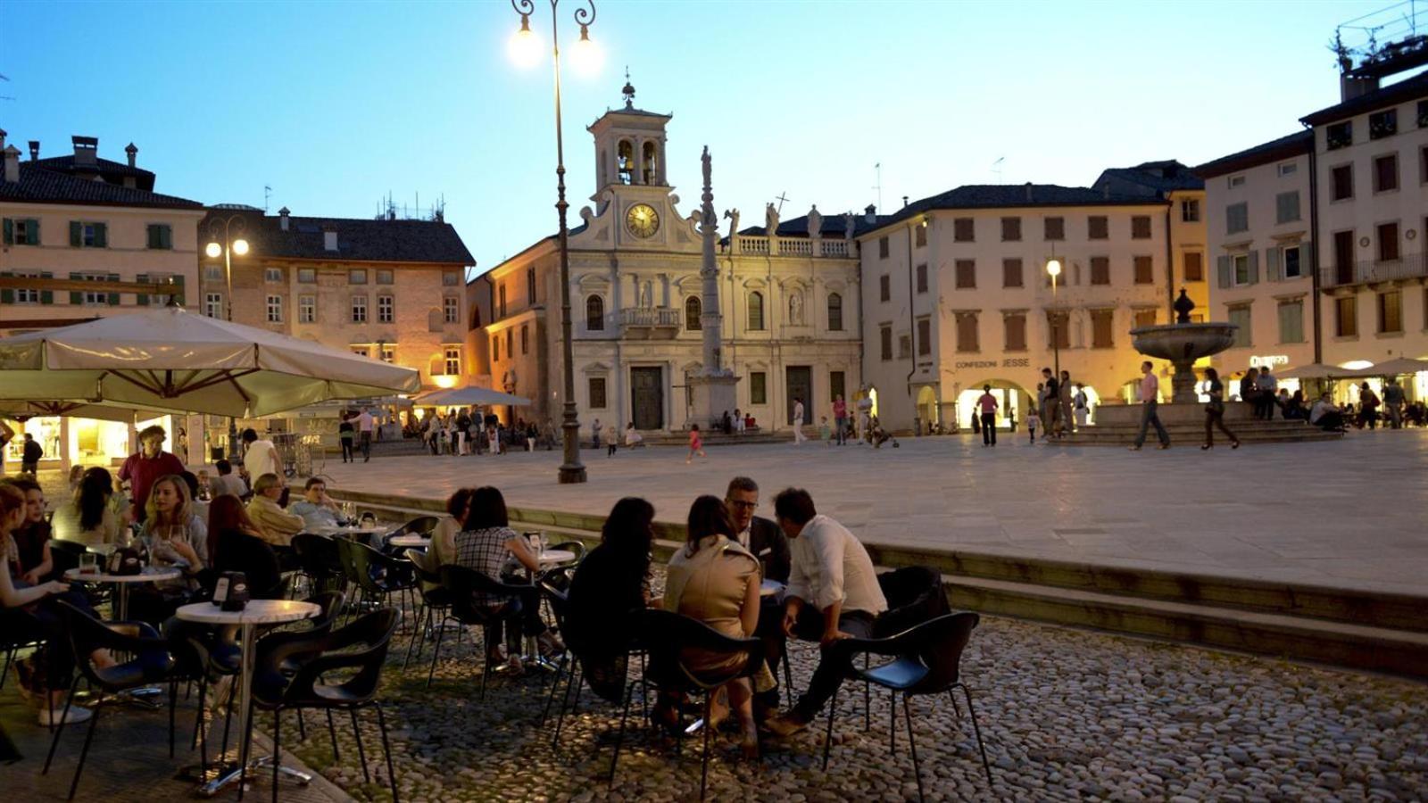 Ampio Trilocale A Udine Centro Appartement Buitenkant foto